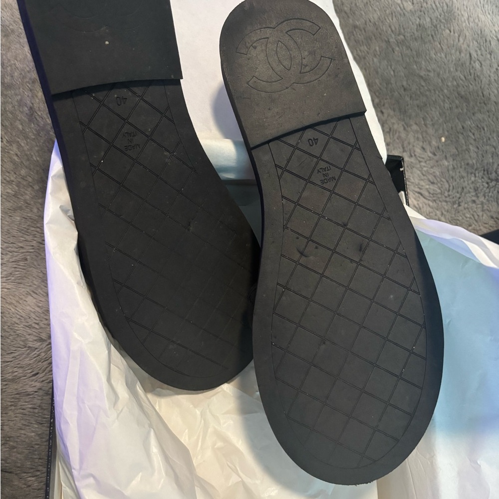 CHANEL Black Quilted Slide with Gold CC Logo - Picture 3 of 3